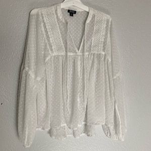 🕊White Lacey A.n.a Top🕊